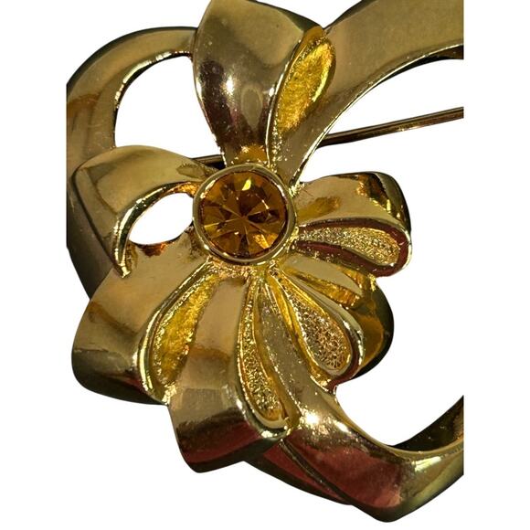 Vintage Goldtone Brooch Pin Heart Shape with Bow Orange Crystal 1.5 Inch - Picture 2 of 6